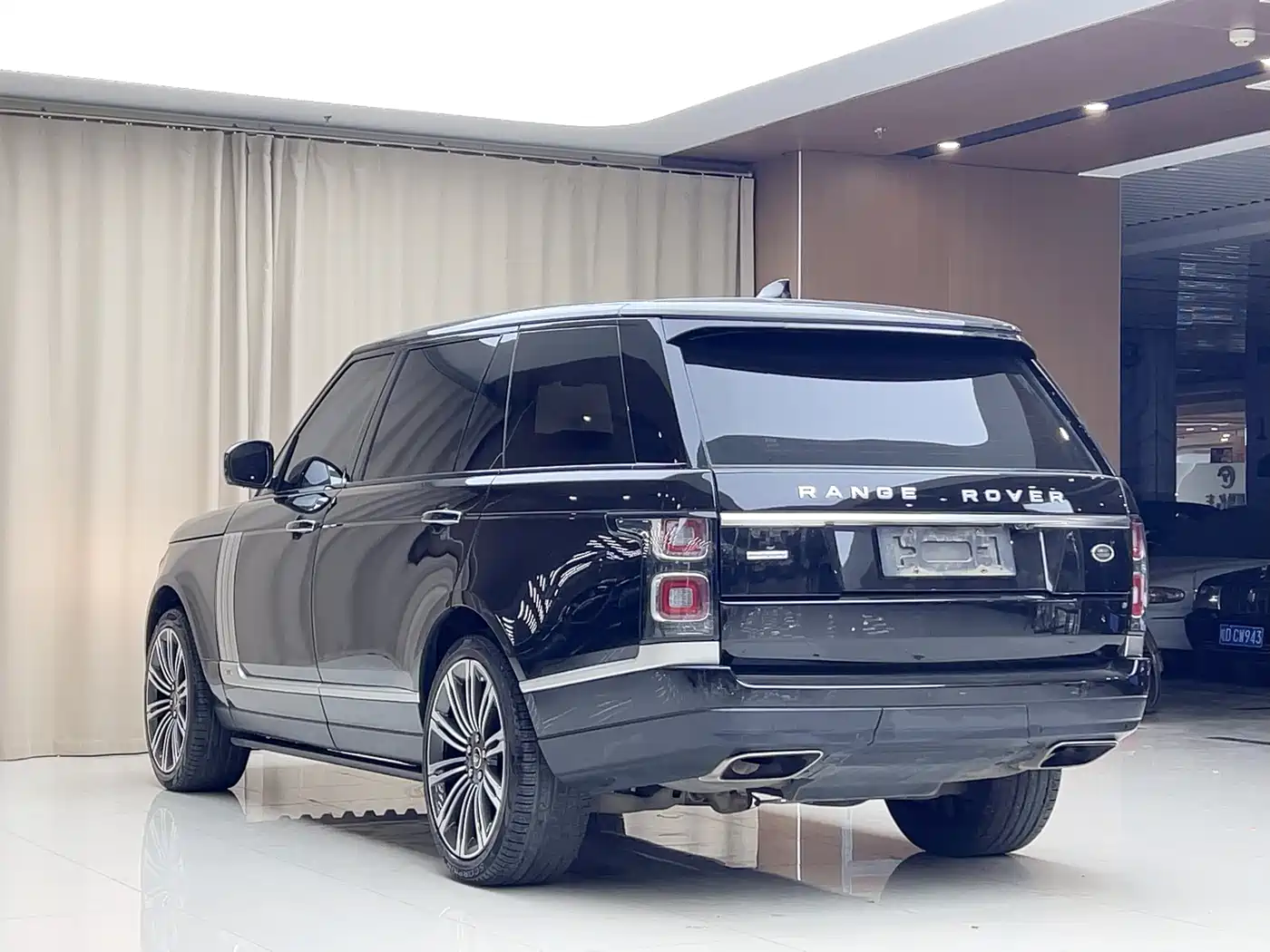 Land Rover Range Rover 2020 3.0 L6 Heritage Extended Edition фото 18