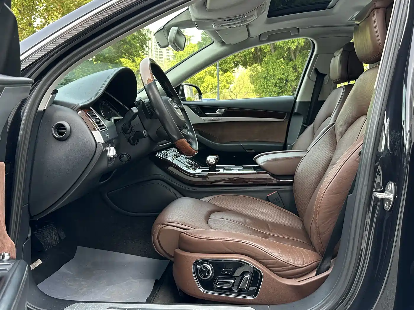 Audi A8 2011 A8L 3.0 TFSI quattro Luxury (213kW) фото 8