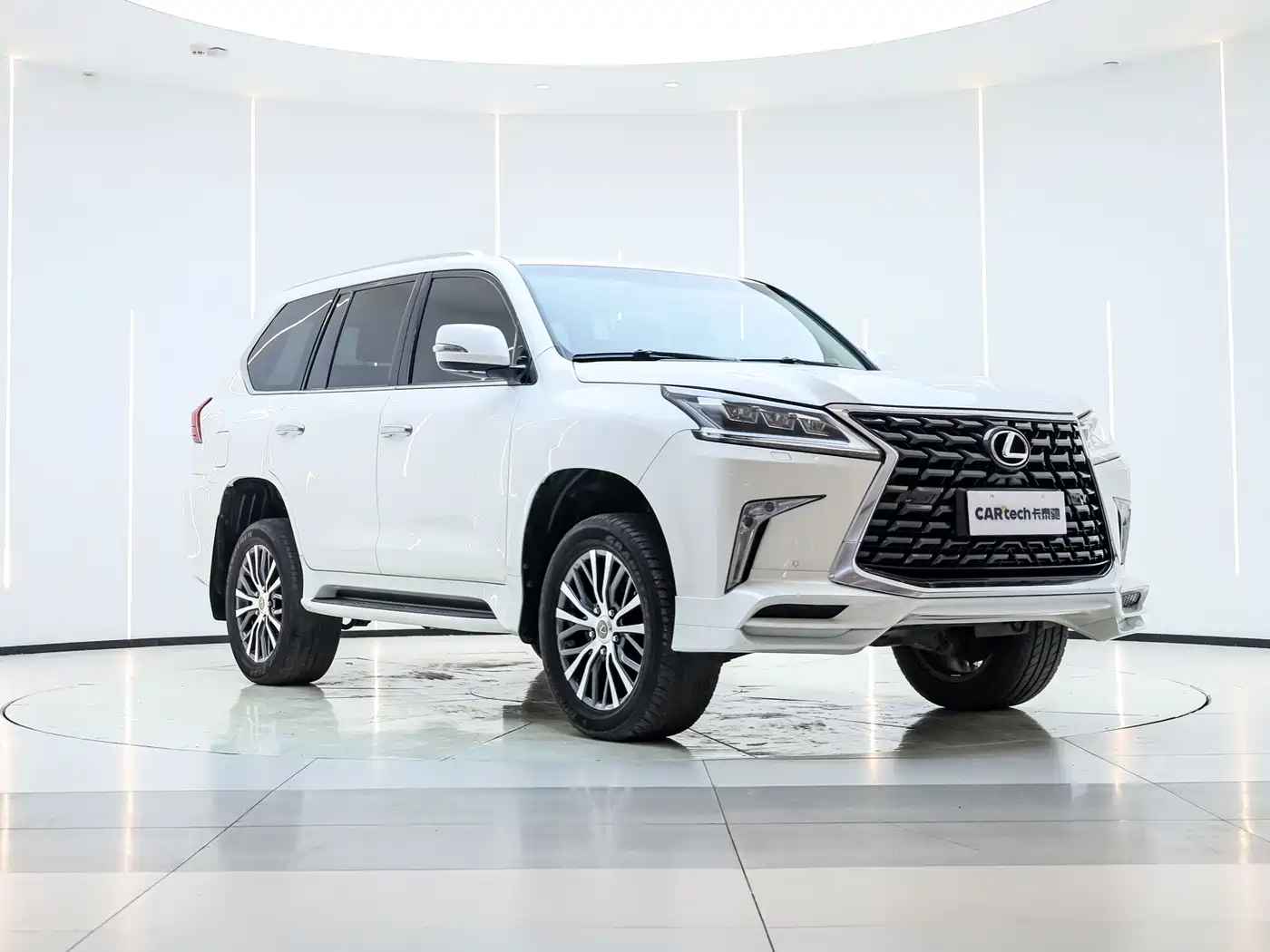 Lexus LX 2016 570 Dynamic Luxury Edition фото 3