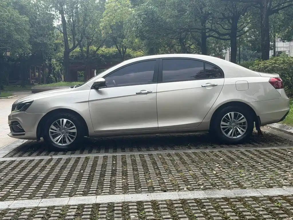 Фото 4 - Geely Emgrand