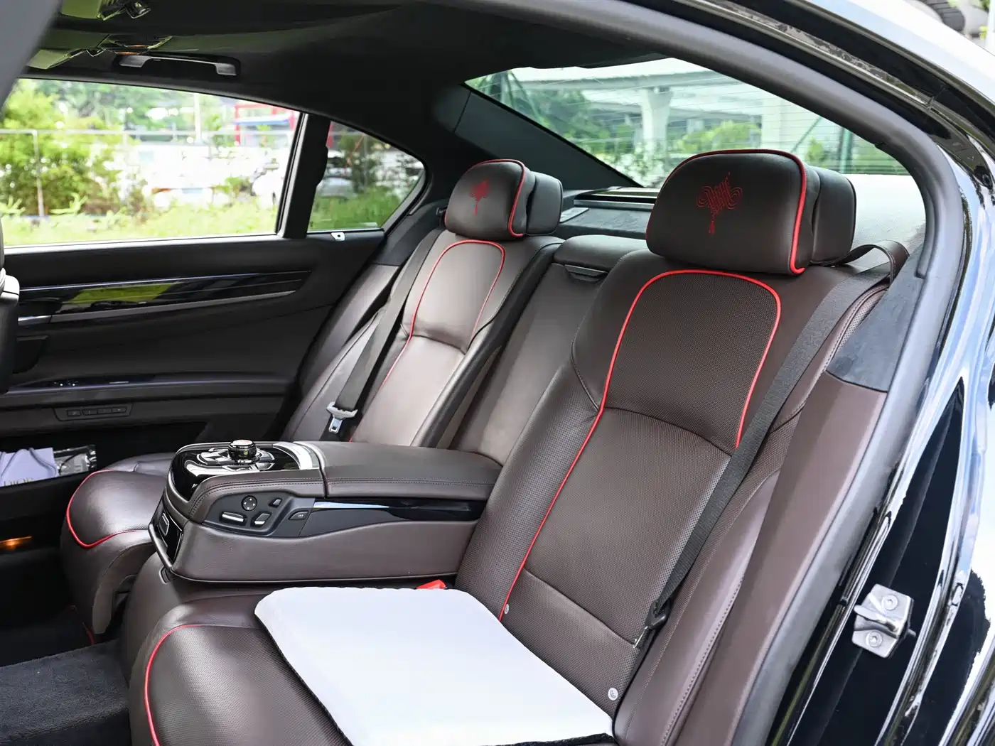 Фото 18 - BMW 7 Series