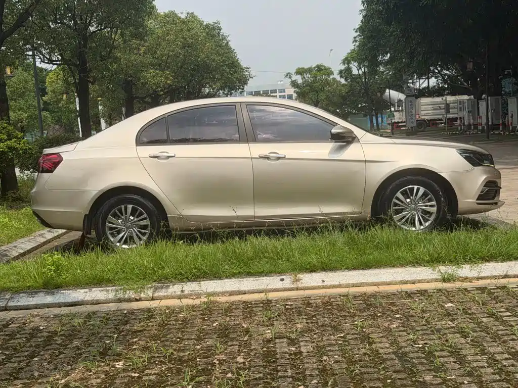 Фото 6 - Geely Emgrand