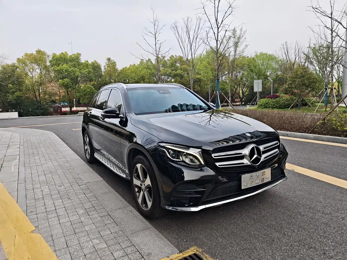 MERCEDES-BENZ GLC