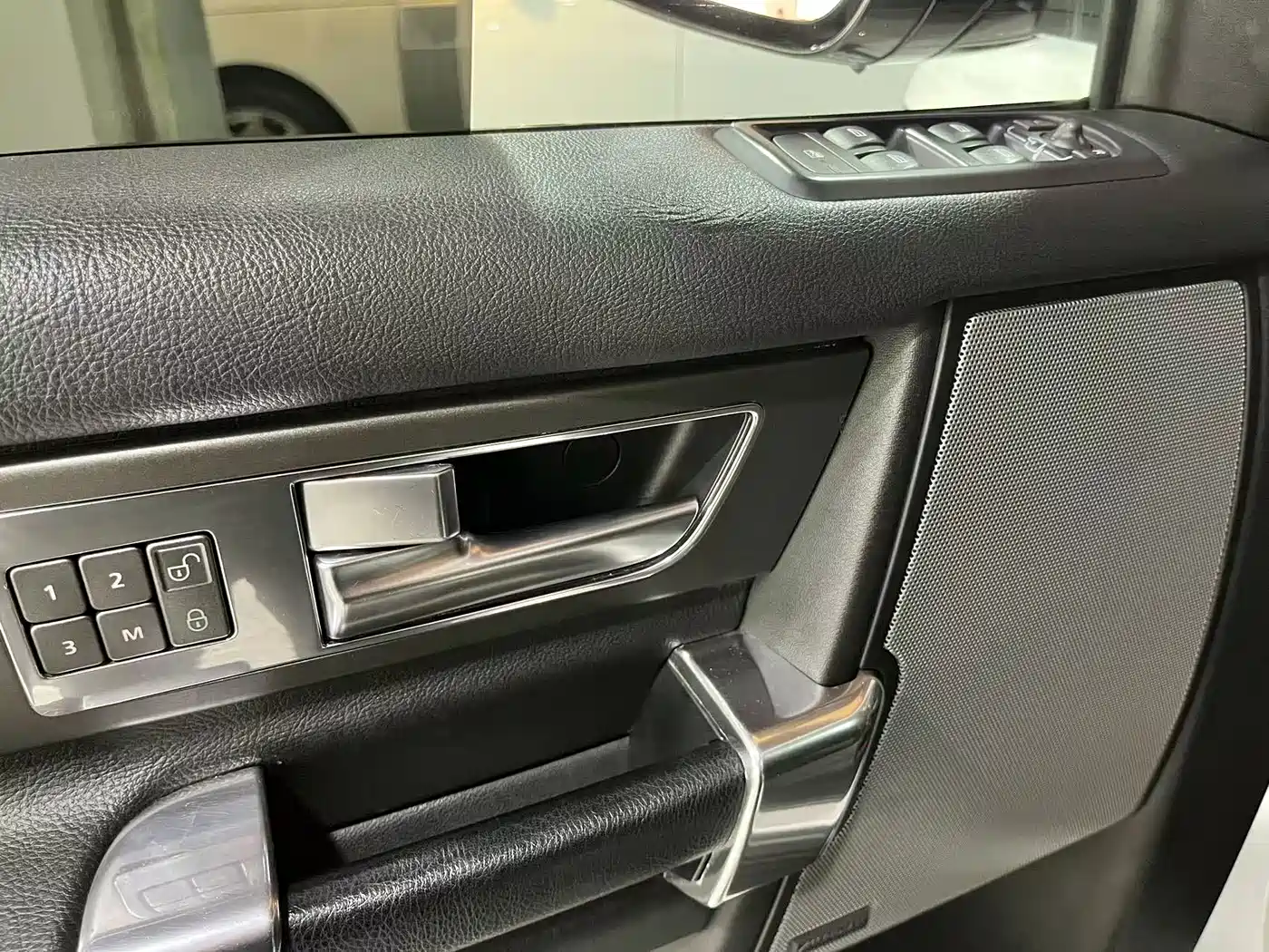 Land Rover Discovery 2016 3.0 SC V6 SE фото 14