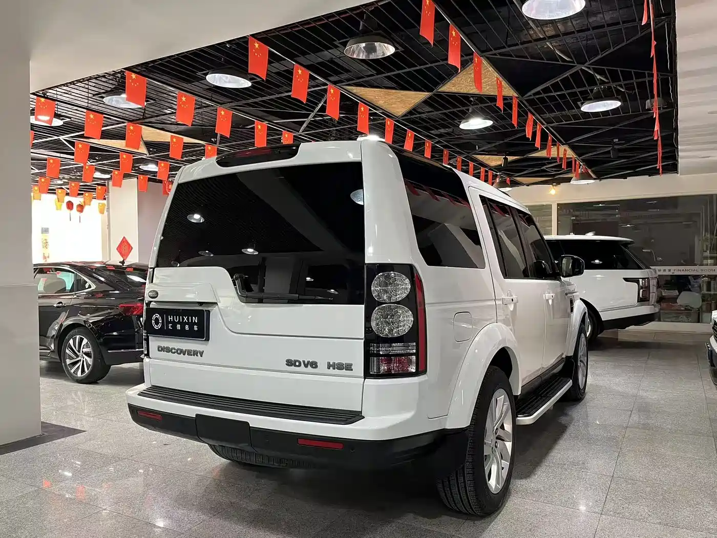 Land Rover Discovery 2016 3.0 SC V6 SE фото 17