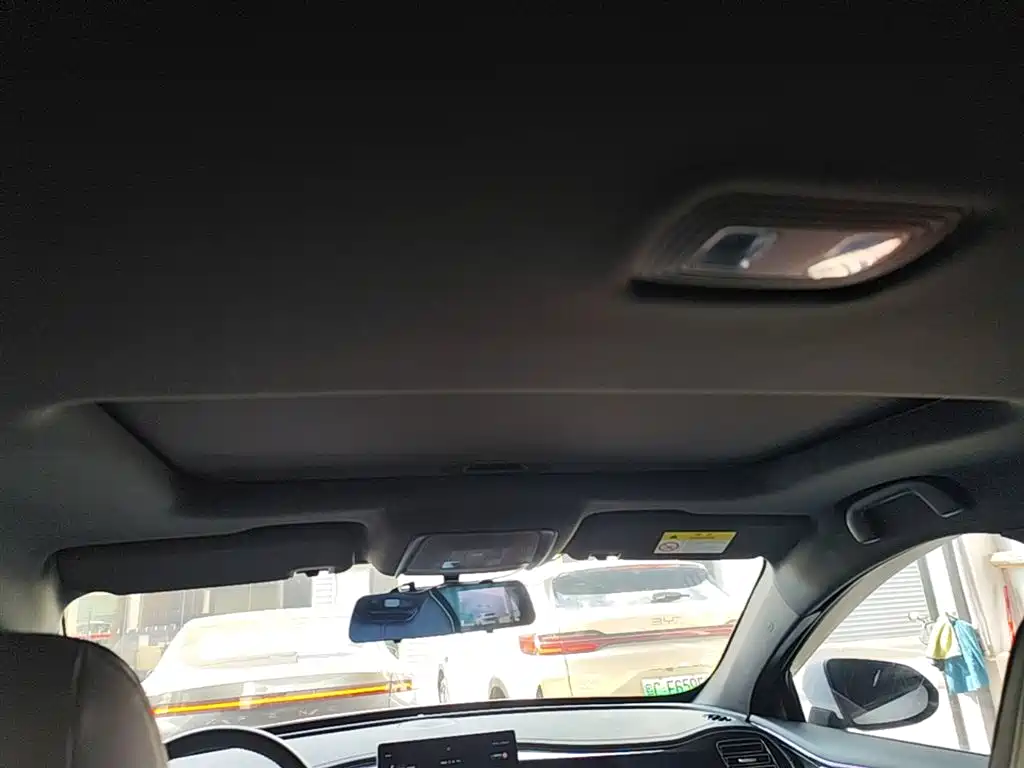 BYD Qin PLUS 2021 DM-i 55KM Flagship фото 8
