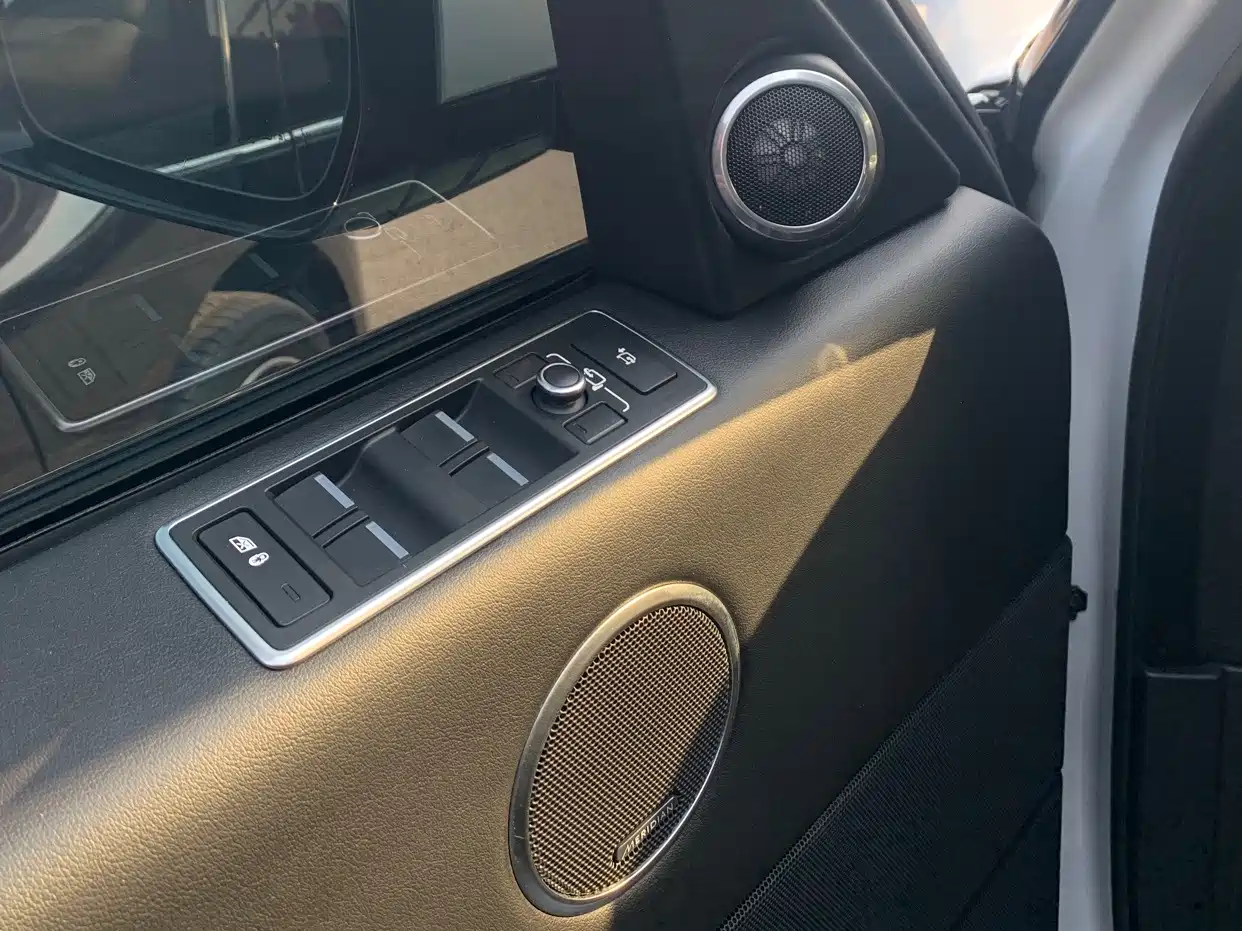 Land Rover Range Rover 2018 3.0 SC V6 Golden Age Edition фото 21