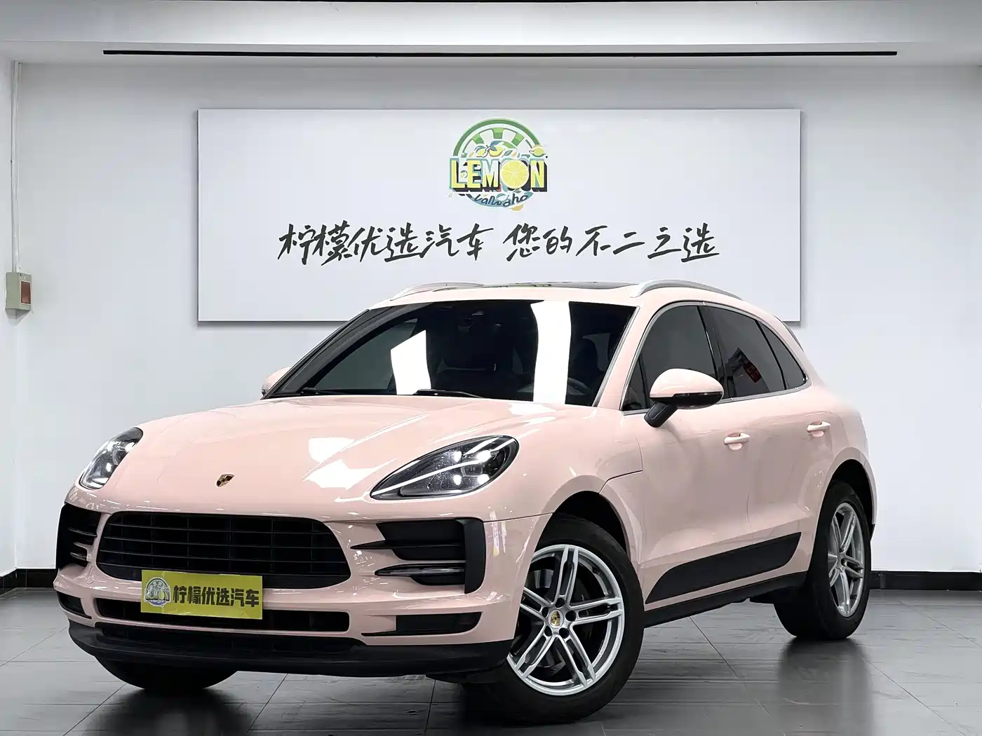 PORSCHE MACAN
