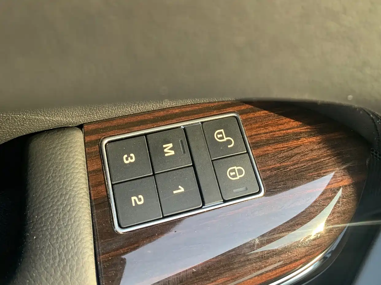 Land Rover Range Rover 2018 3.0 SC V6 Golden Age Edition фото 20