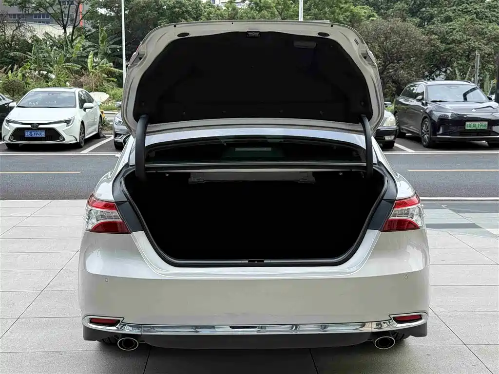 Toyota Camry 2023 2.5G Luxury Edition фото 11