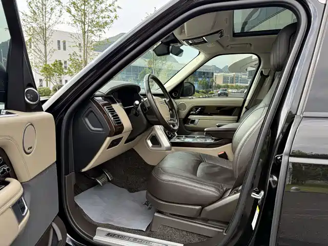 Land Rover Range Rover 2020 3.0 L6 Heritage Extended Edition — фото 4