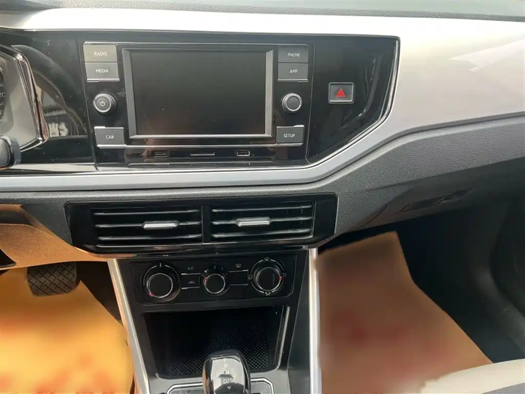 Volkswagen Polo 2019 Plus 1.5L Automatic Colorful Tech Edition фото 12