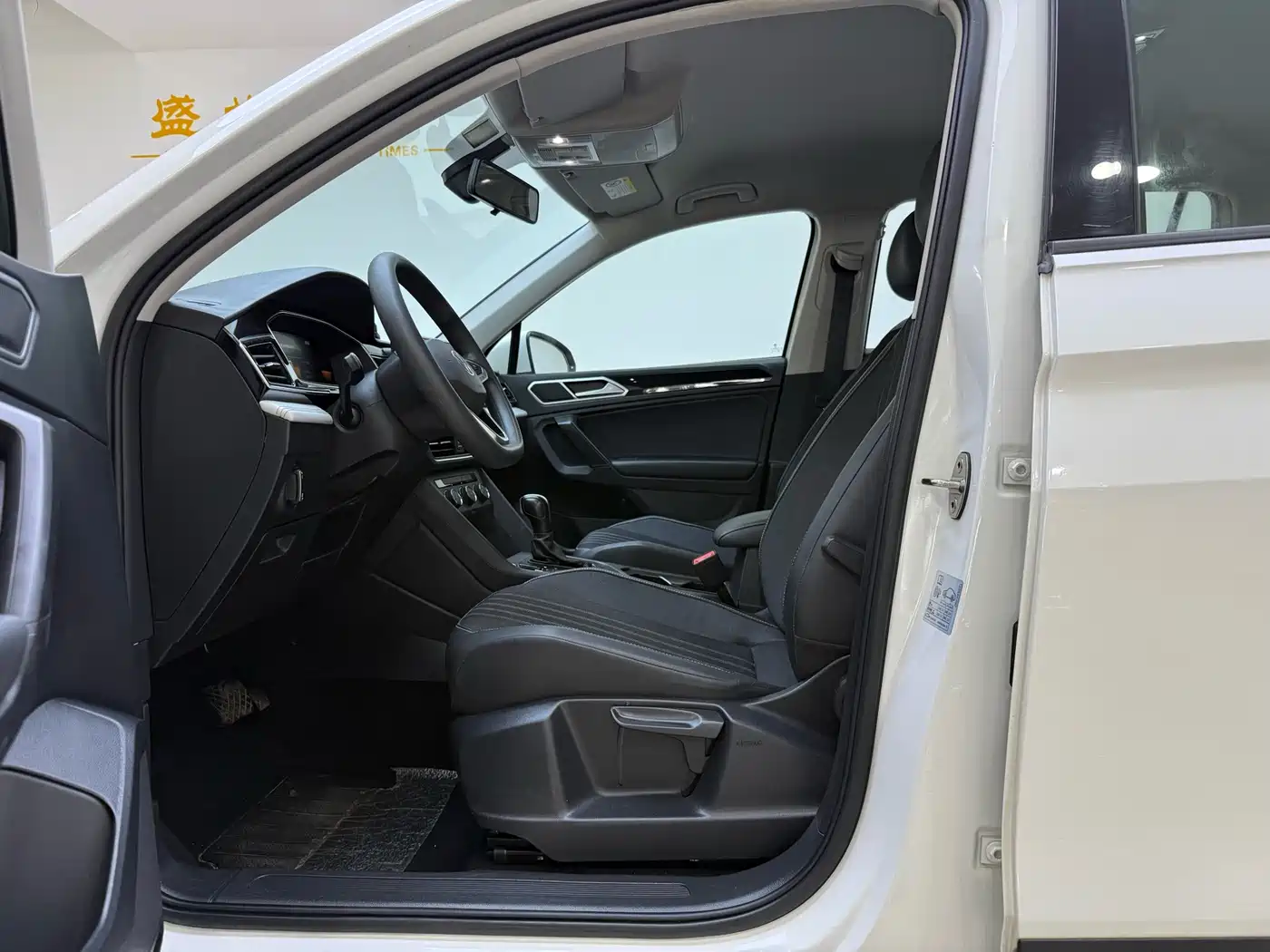 Volkswagen Tiguan L 2023 330TSI Auto 2WD Comfort Edition фото 5