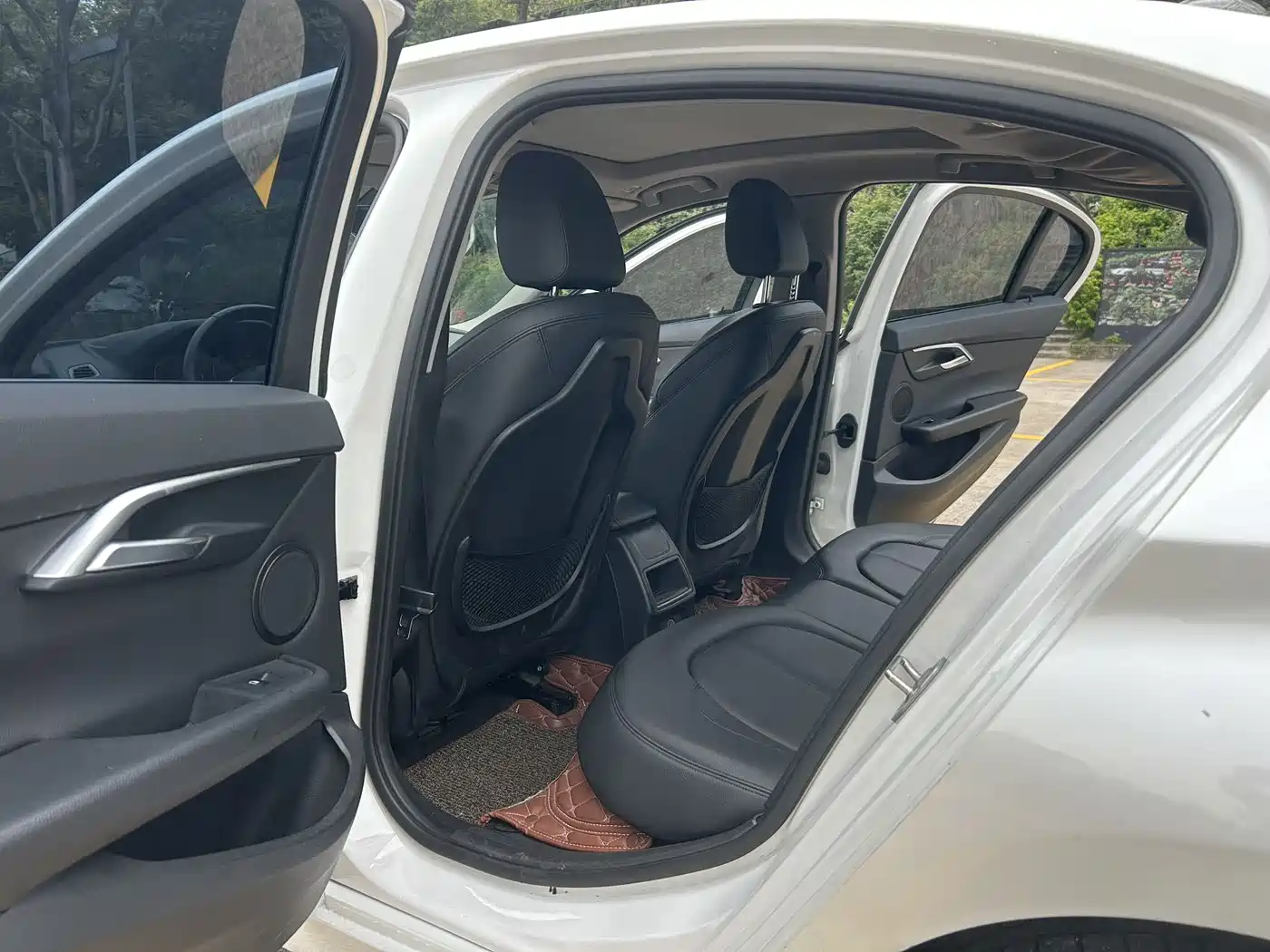 BMW 1 Series 2018 118i Sport Edition фото 5