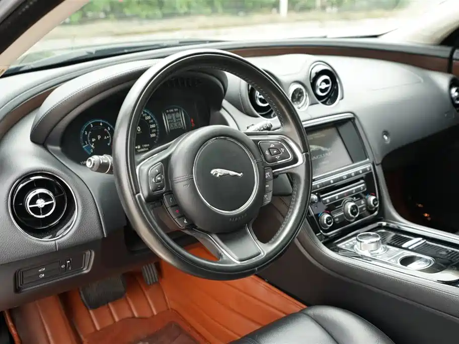 JAGUAR XJ
