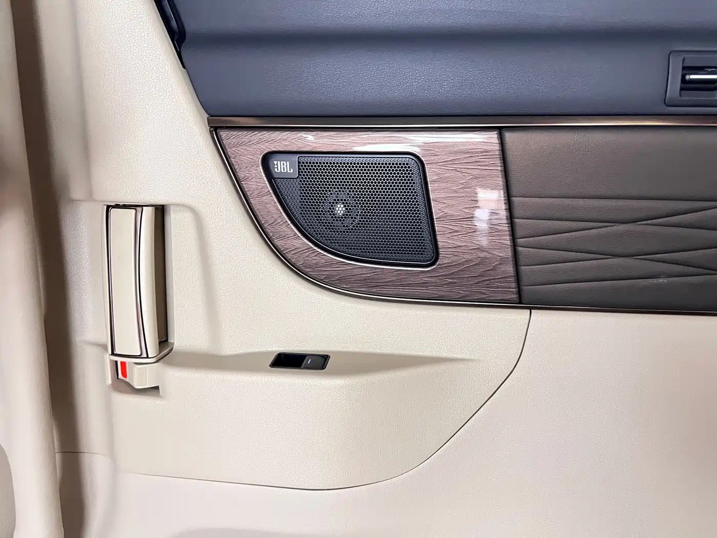 Toyota Alphard 2025 2025 Hybrid 2.5L Ultimate Gold Edition