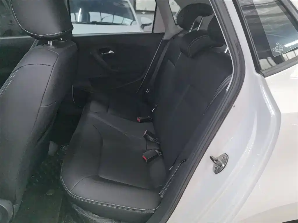 Volkswagen Polo 2016 1.4L Automatic Trend фото 17