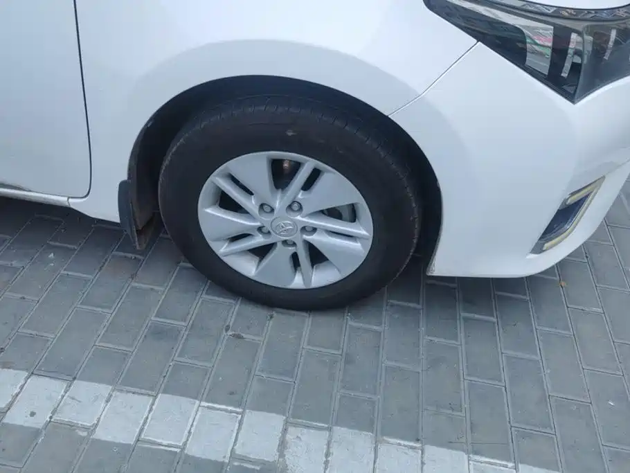 Photo 6 - Toyota Corolla