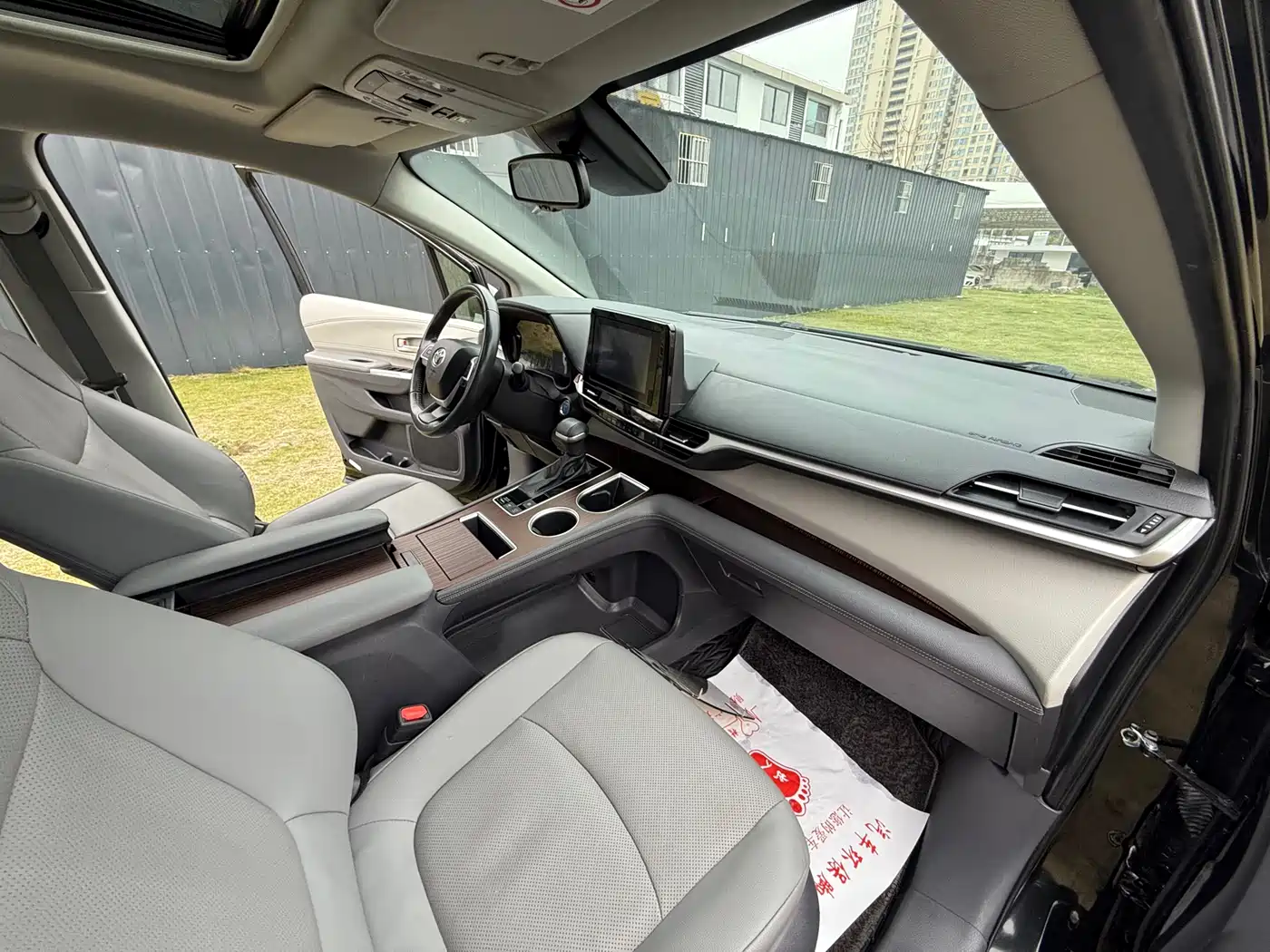 Toyota Sienna 2021 2.5L Hybrid Luxury Edition фото 13