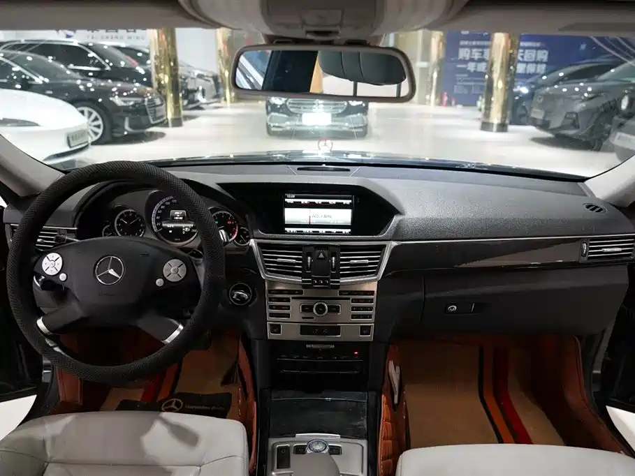 Mercedes-Benz E-Class 2013 Model E 260 L CGI Fashion фото 4