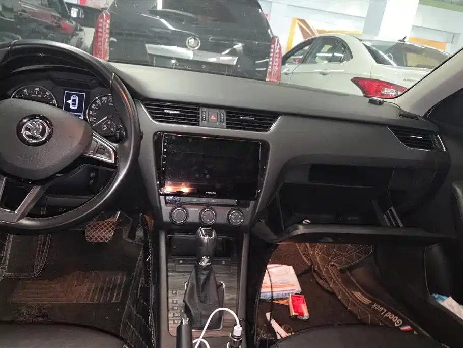 Škoda Octavia 2017 1.6L Automatic Smart Edition фото 13