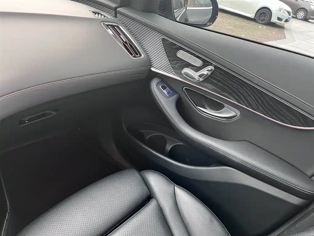 MERCEDES-BENZ EQC