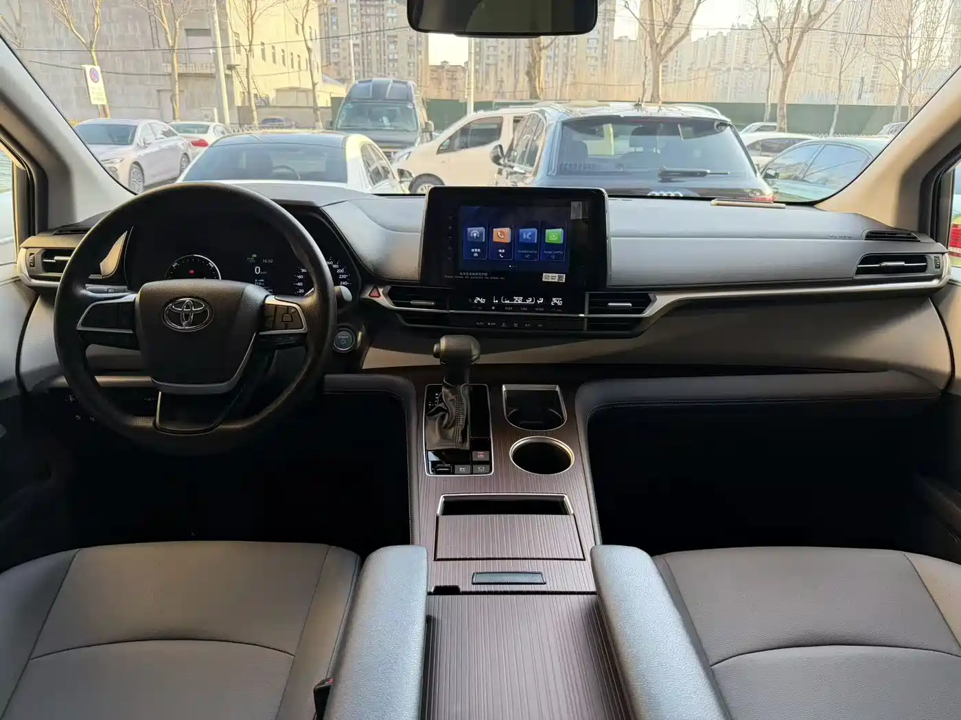 Toyota Granvia 2024 2.5L Hybrid Comfort фото 6