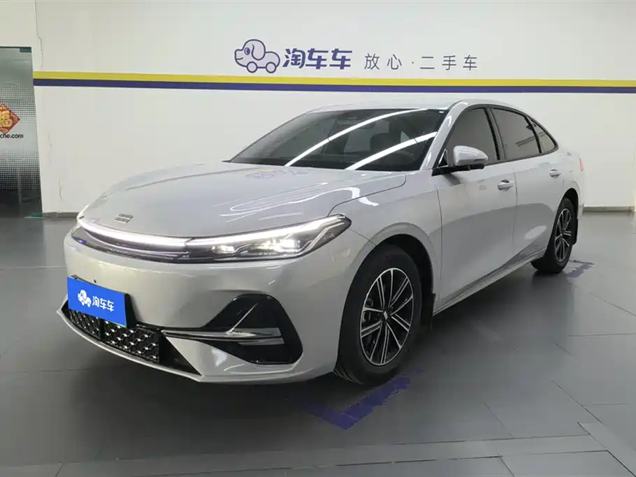 Geely Galaxy A7 2025 EM-i 70km Luxury Edition