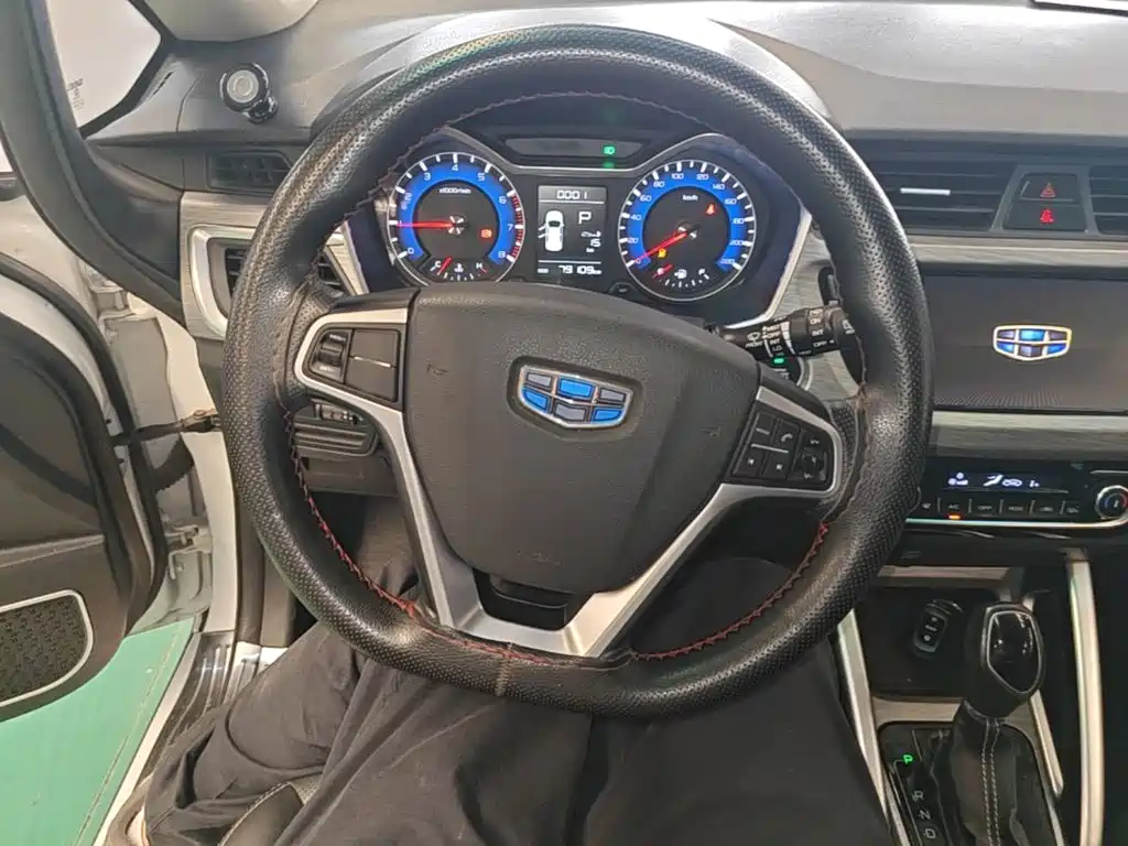 Фото 11 - Geely Vision X3