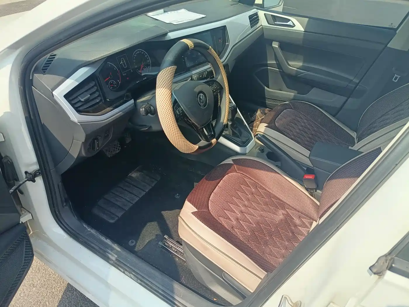 Volkswagen Polo 2019 Plus 1.5L Automatic Colorful Tech Edition фото 6