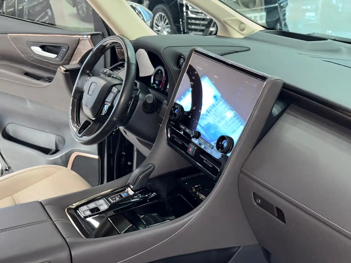 Фото 7 - Toyota Vellfire