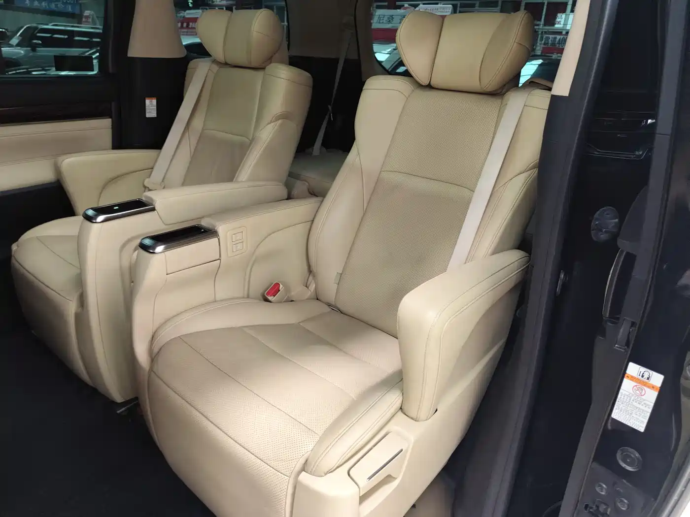Toyota Alphard 2018 3.5L Luxury фото 8