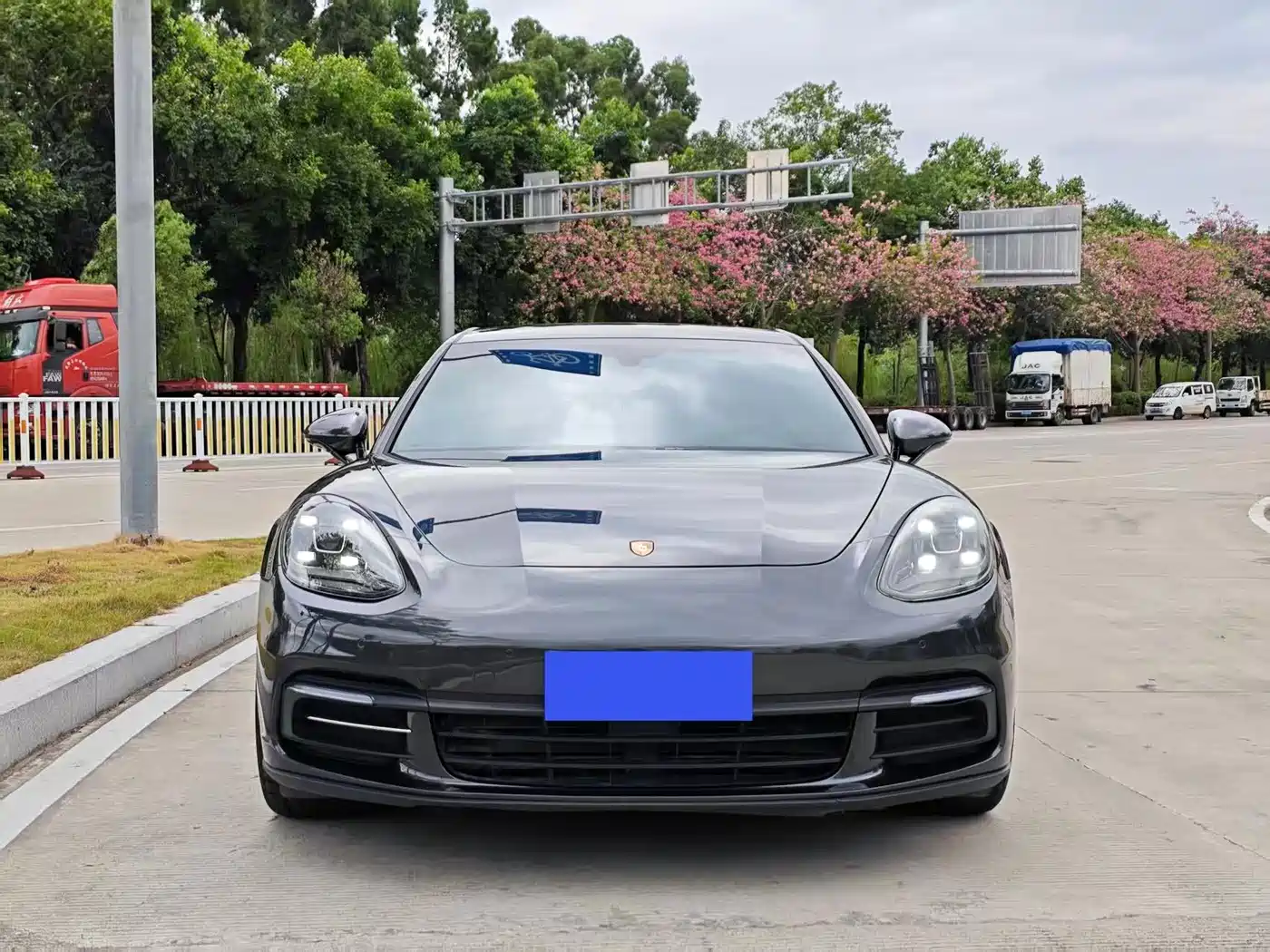 Porsche Panamera 2017 Panamera 4 Executive Long Wheelbase 3.0T фото 2