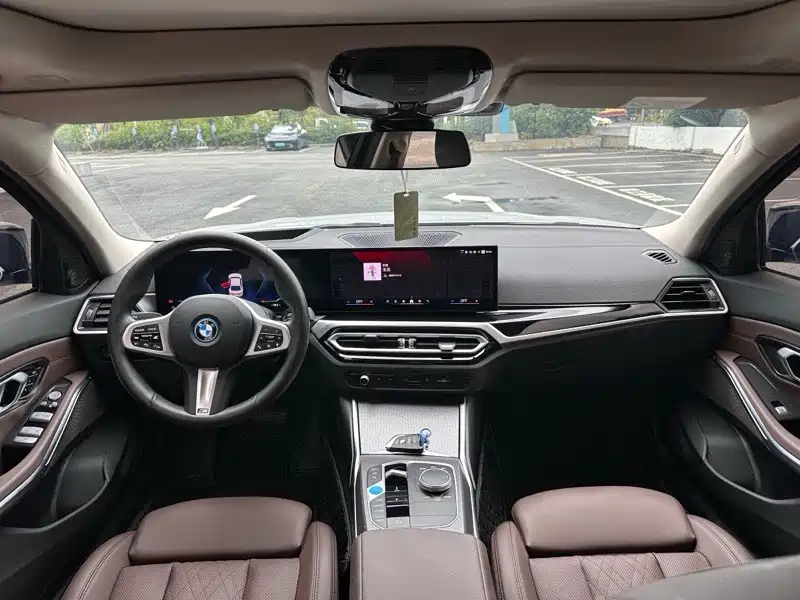 صورة 12 - BMW i3