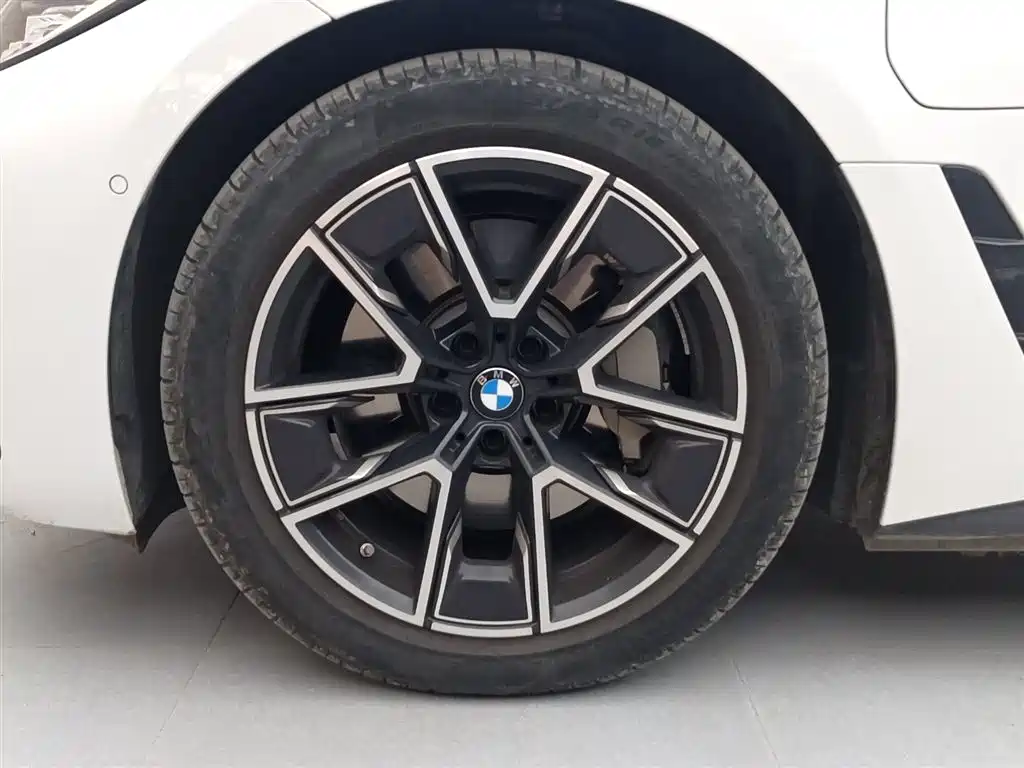 BMW i4 2023 eDrive40 фото 18