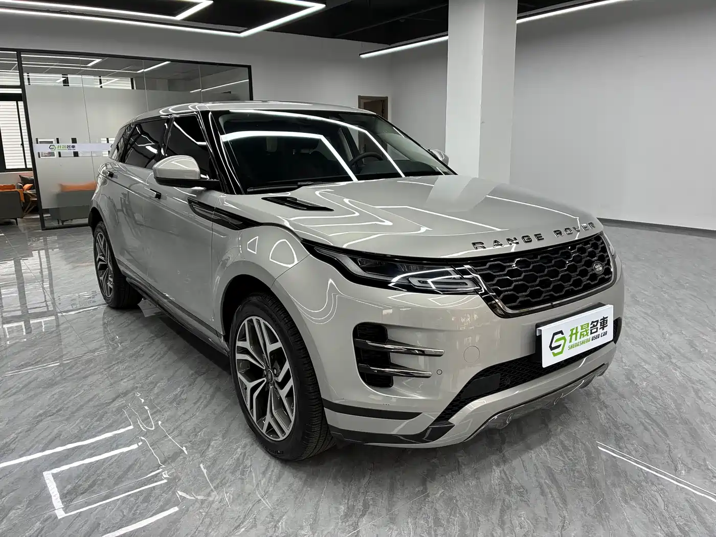 Land Rover Range Rover Evoque 2022 Facelift Range Rover Evoque L 249PS R-Dynamic Luxury фото 3