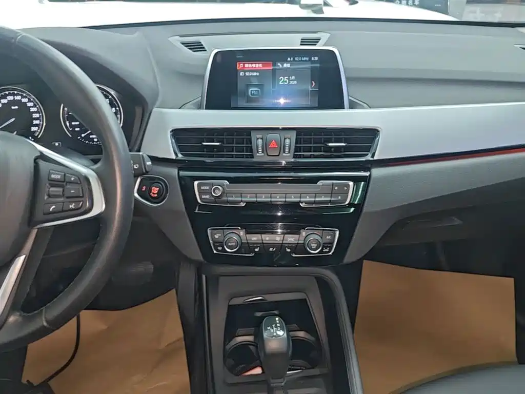 BMW X1 2019 sDrive20Li Leading Model фото 13
