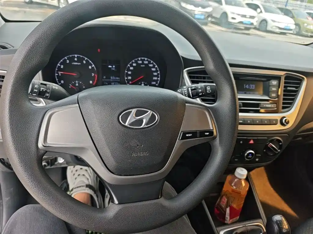 Hyundai Verna RV 2017 1.4L Manual Cool Edition GLS China V фото 6