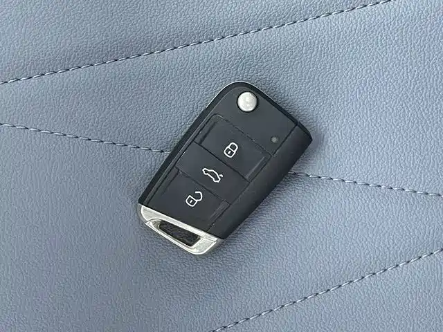 Volkswagen Lavida 2023 1.5L Auto Five Million Edition фото 18