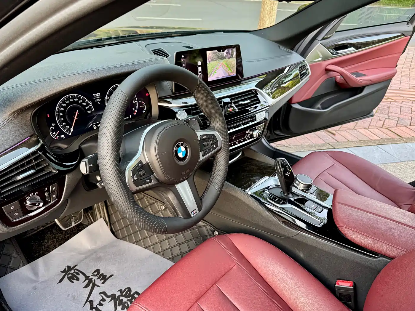 BMW 5 Series 2019 530Li Leading M Sport Package фото 10