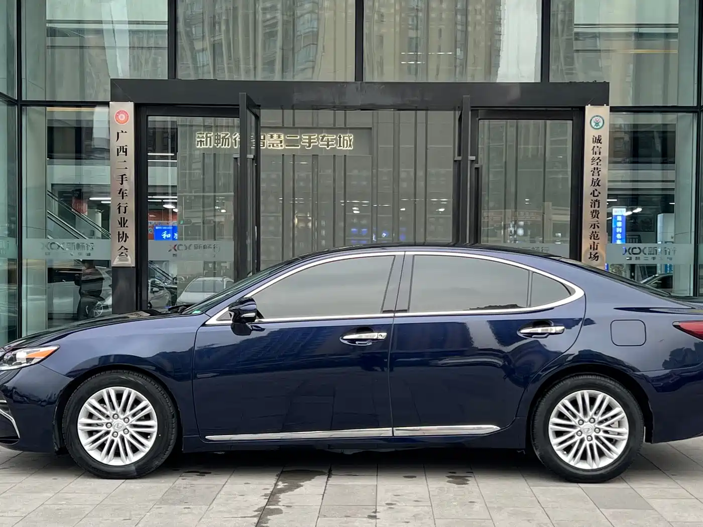 Lexus ES 2015 200 Elite Edition фото 3