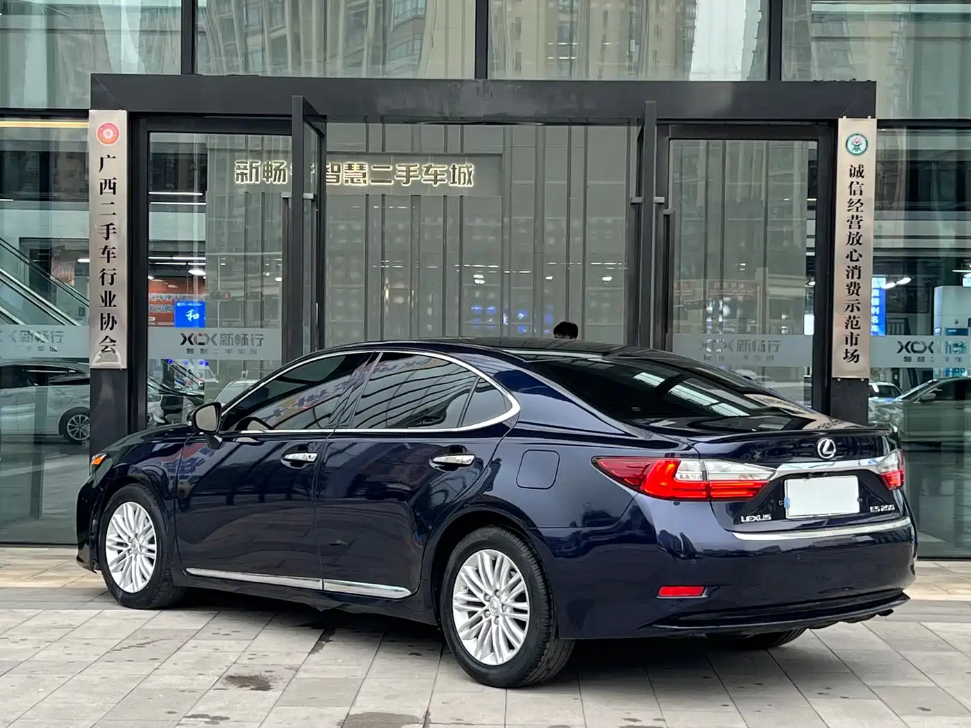 Lexus ES 2015 200 Elite Edition фото 4