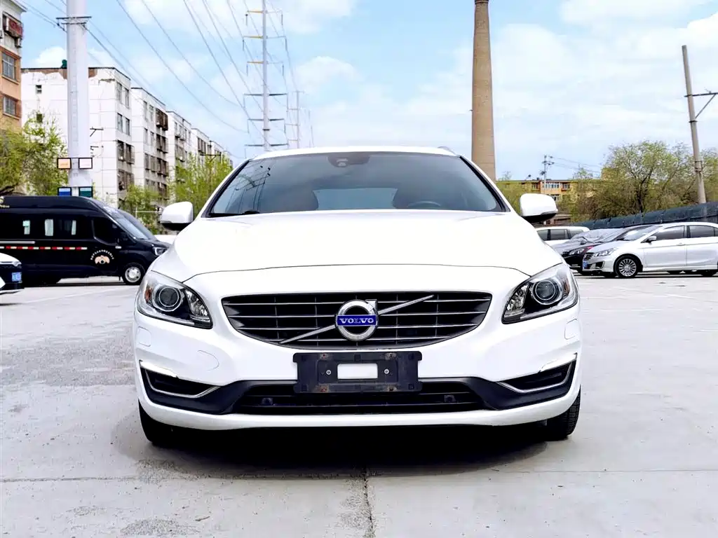 Фото 2 - Volvo V60