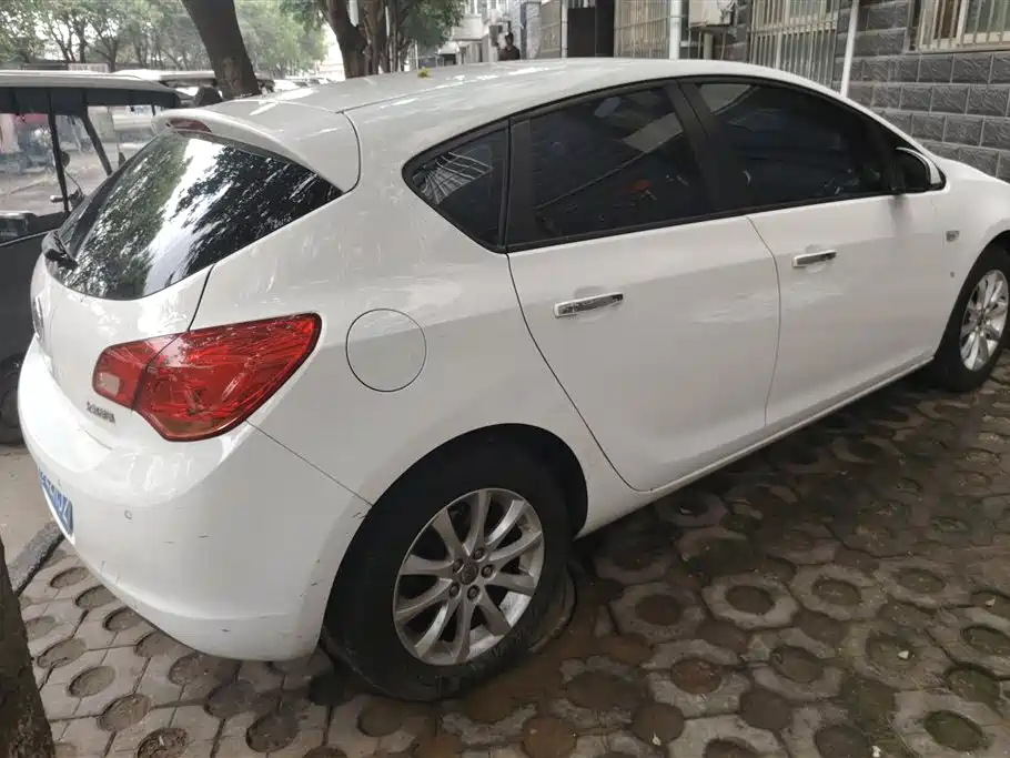 Buick Excelle 2014 XT 1.6L Automatic Fashion фото 3