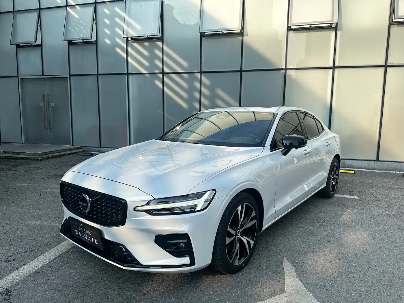 Volvo S60 2024 B5 R-Design Sport Edition