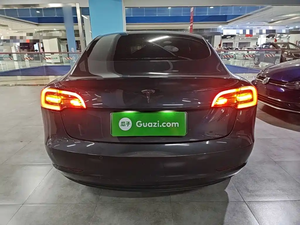 Фото 6 - Tesla Model 3