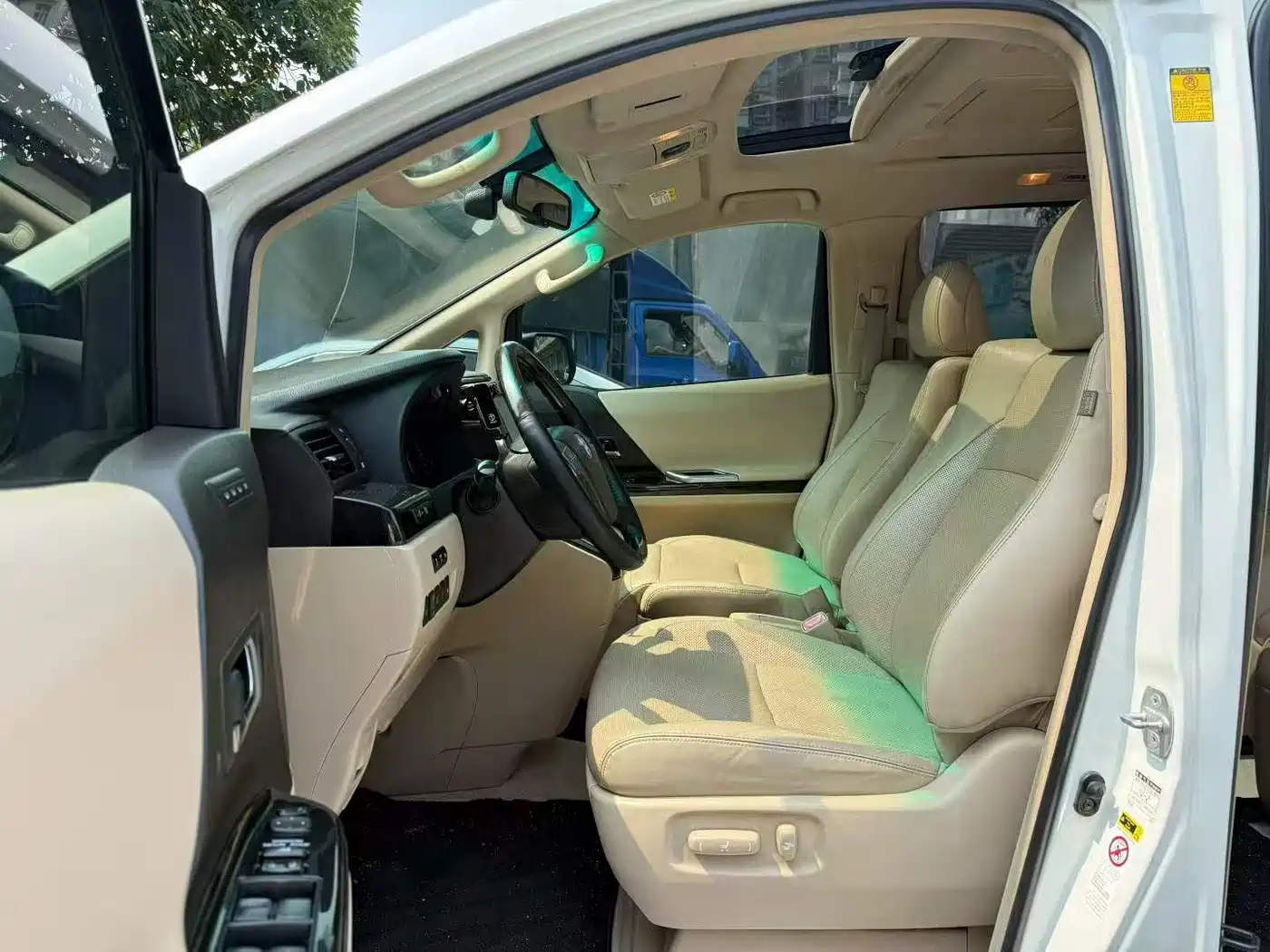 Фото 5 - Toyota Alphard
