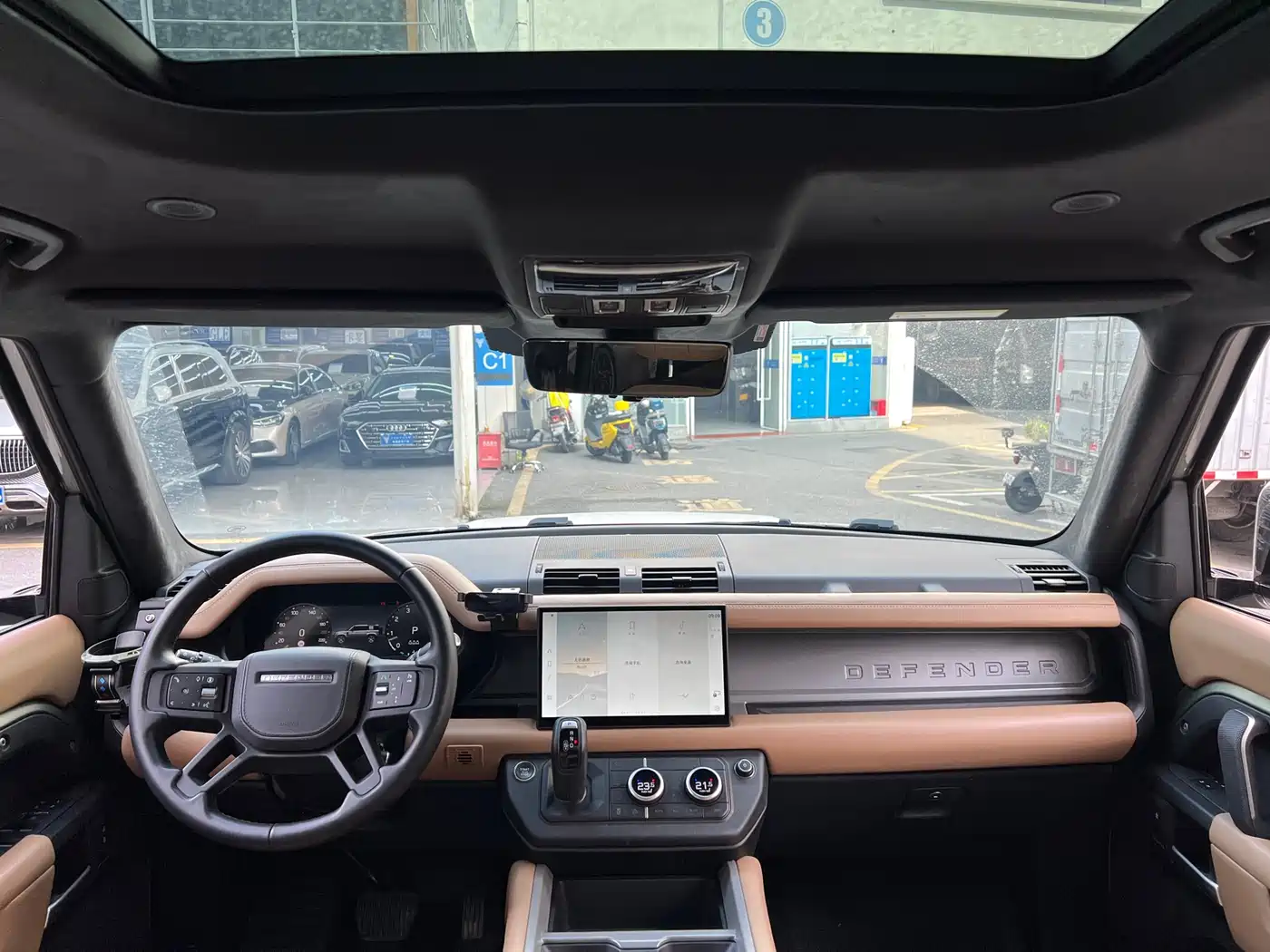 Land Rover Defender 2025 110 3.0T P400 -Dynamic HSE фото 14