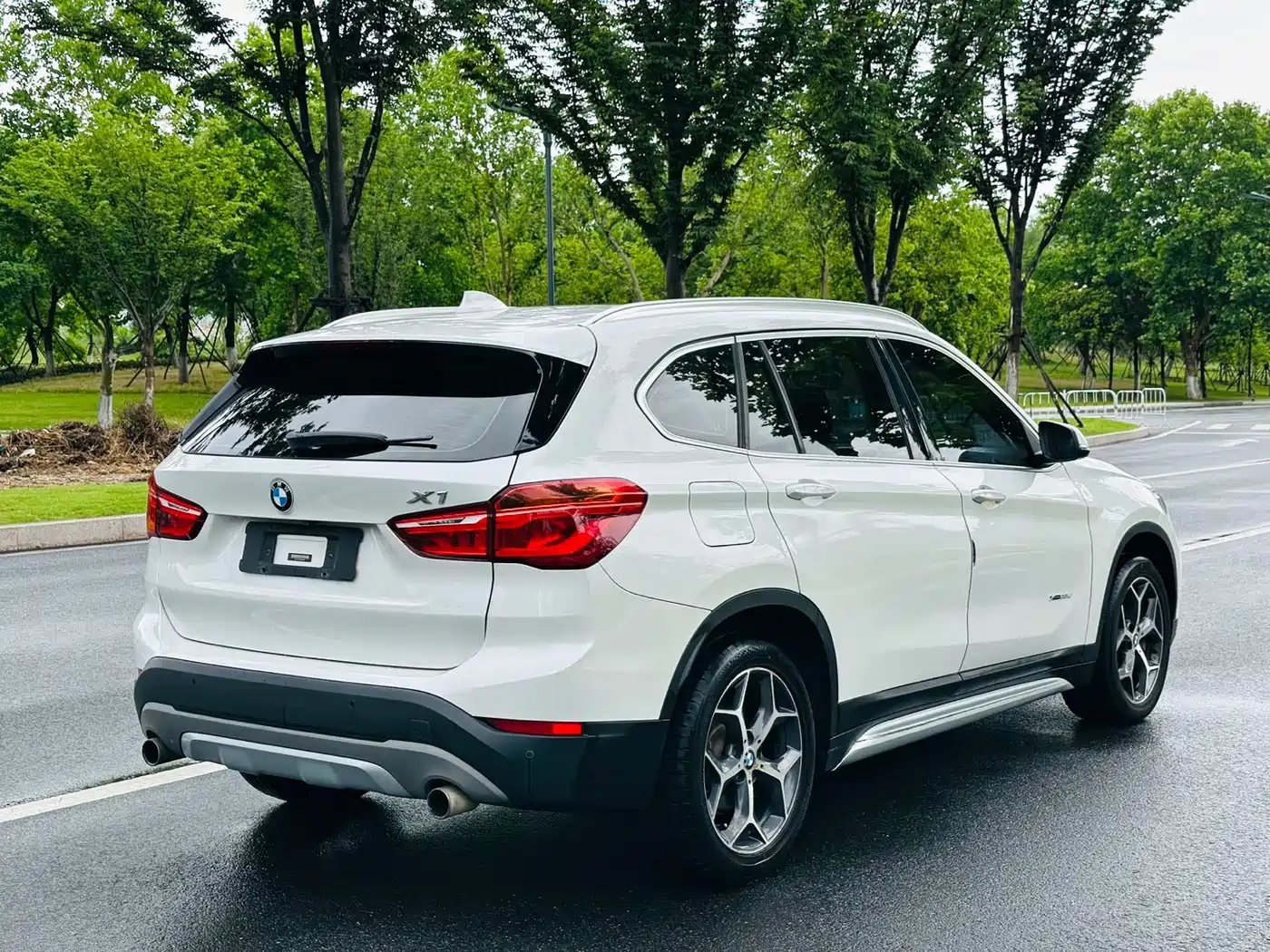 BMW X1 2018 xDrive20Li Premium Model фото 4