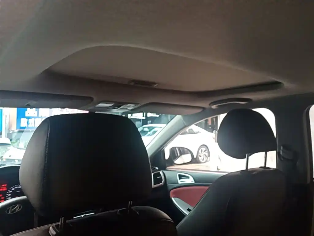 Hyundai Reina 2014 Model 1.6L Automatic TOP фото 18